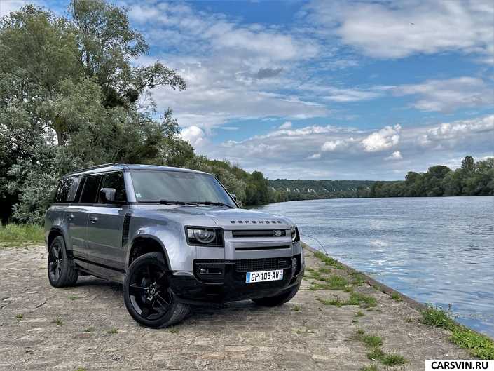 Обзор автомобиля Land Rover Defender 130