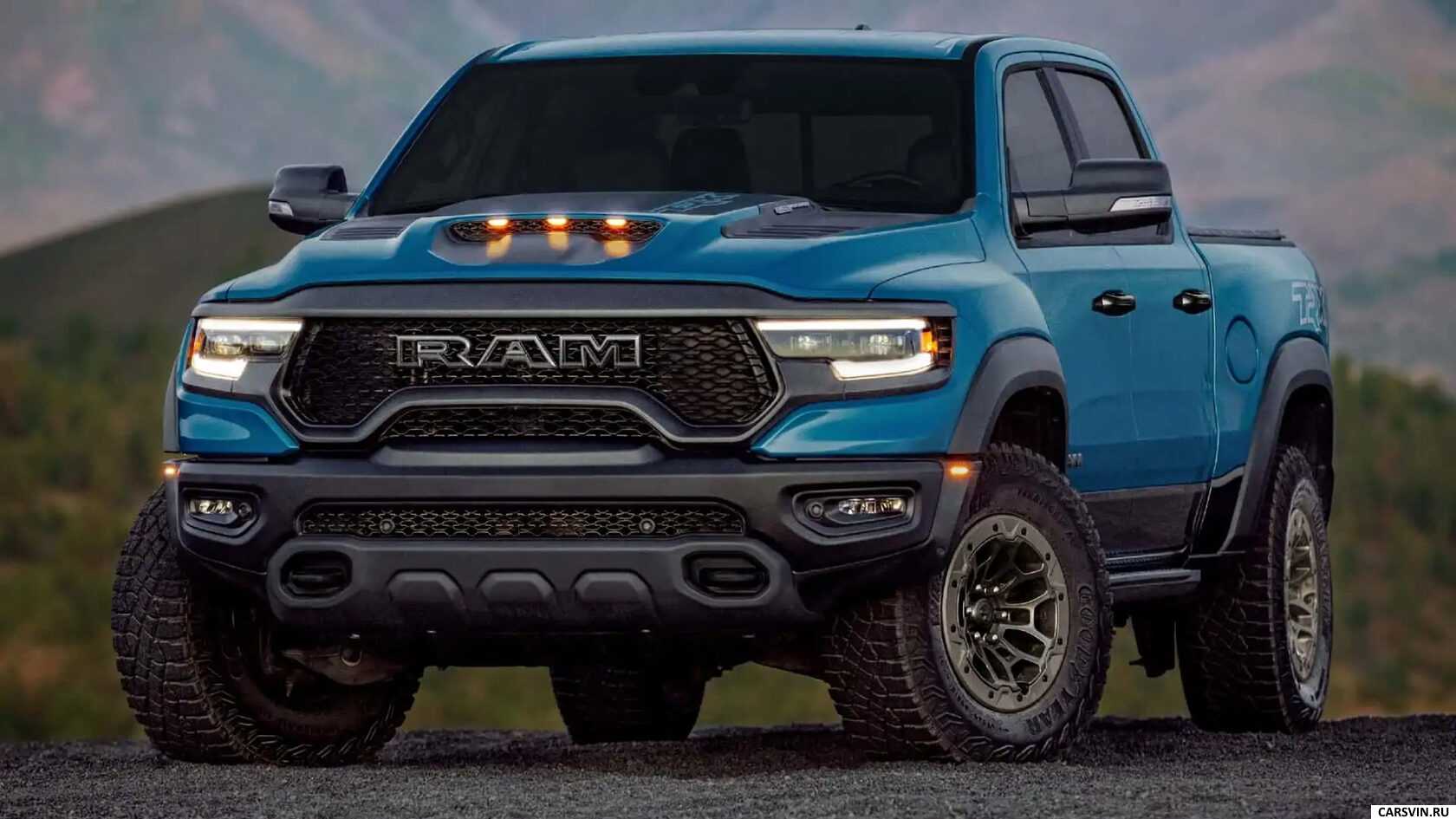 Ford F-150 Raptor R и RAM 1500 RHO: легенды пикапов в деталях